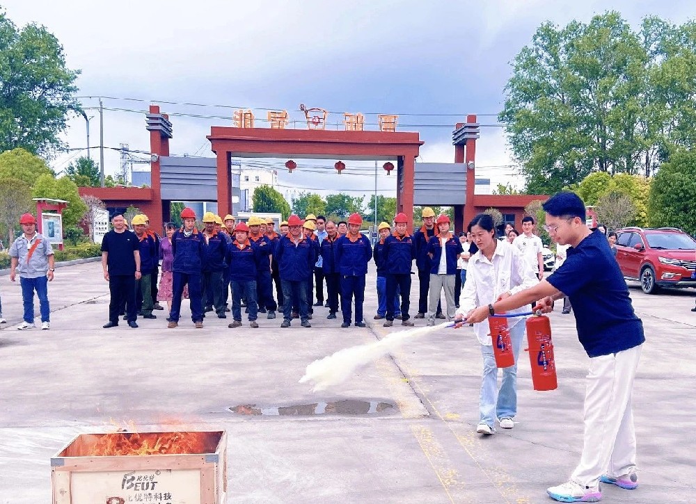 亞新公司開展消防應(yīng)急演練，筑牢安全生產(chǎn)防線